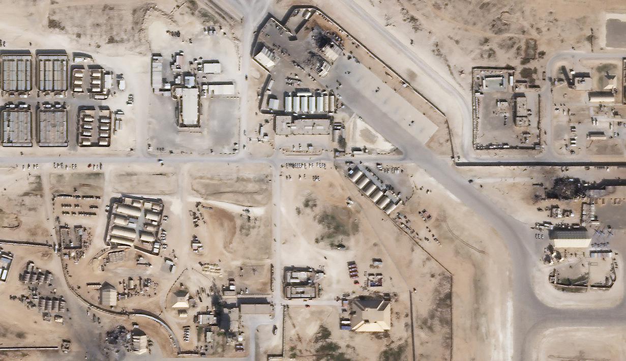 Gambar satelit menunjukkan kerusakan akibat serangan Iran di pangkalan udara AS di Ain al-Assad, Irak barat, Rabu (8/1/2020). Serangan Iran adalah pembalasan atas pembunuhan Jenderal Qassem Soleimani, salah satu pejabat militer paling kuat dan berpengaruh di Teheran. (HO/Planet Labs Inc./AFP)