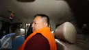 Marisi Matondang menaiki mobil usai menjalani pemeriksaan di KPK, Jakarta, Kamis (2/3). Marisi diperiksa sebagai tersangka atas kasus pengadaan alkes di RS Khusus Pendidikan Penyakit Infeksi dan Pariwisata Universitas Udayana. (Liputan6.com/Helmi Afandi)