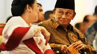 Mega Usap Wajah Habibie dengan Tisu