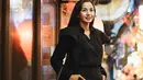 Bintang film Perempuan Punya Cerita ini sedang menjadi anak gang saat di Tokyo. Seperti dalam caption pada postingannya tersebut, "Anak gang Shinjuku". Auranya kian terpancar ketika berpose sambil tersenyum manis. Outfit yang dikenakan juga memperlihatkan Kirana yang seperti wanita Jepang sungguhan. (Liputan6.com/IG/@kiranalarasati)