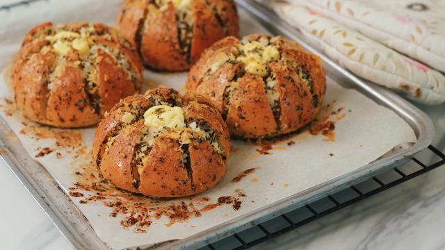  Resep  Cream Cheese Garlic Bread Roti  dari Korea  yang 