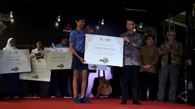 Anak sopir truk yang mendapat beasiswa