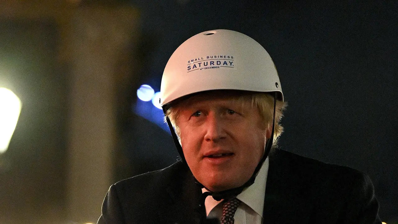FOTO: Boris Johnson Naik Sepeda Kunjungi Pasar Makanan dan Minuman Inggris