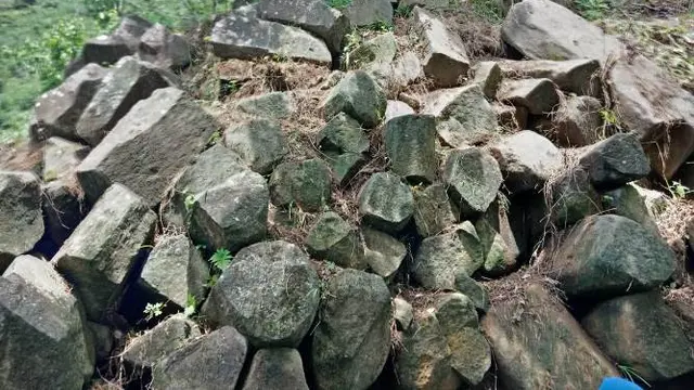 Misteri Tumpukan Batu