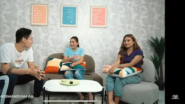 Aurel Hermansyah saat bermain gim bersama Jordan