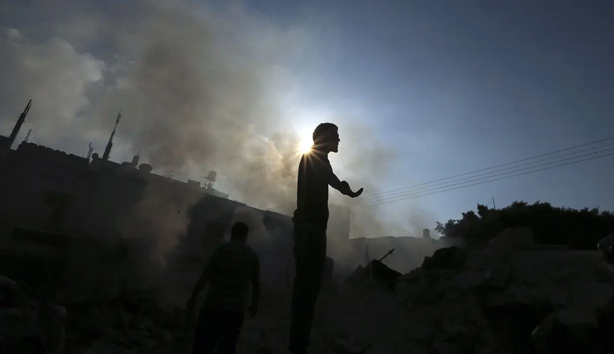 Hingga kini, sedikitnya 1.361 warga Palestina tewas akibat serangan udara militer Israel di Gaza, (31/7/2014). (REUTERS/Mohammed Salem)