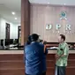 Pengurus partai konsultasi ke Sekretariat DPRD Kota Malang untuk pergantian anggota mereka (Liputan6.com/Zainul Arifin)