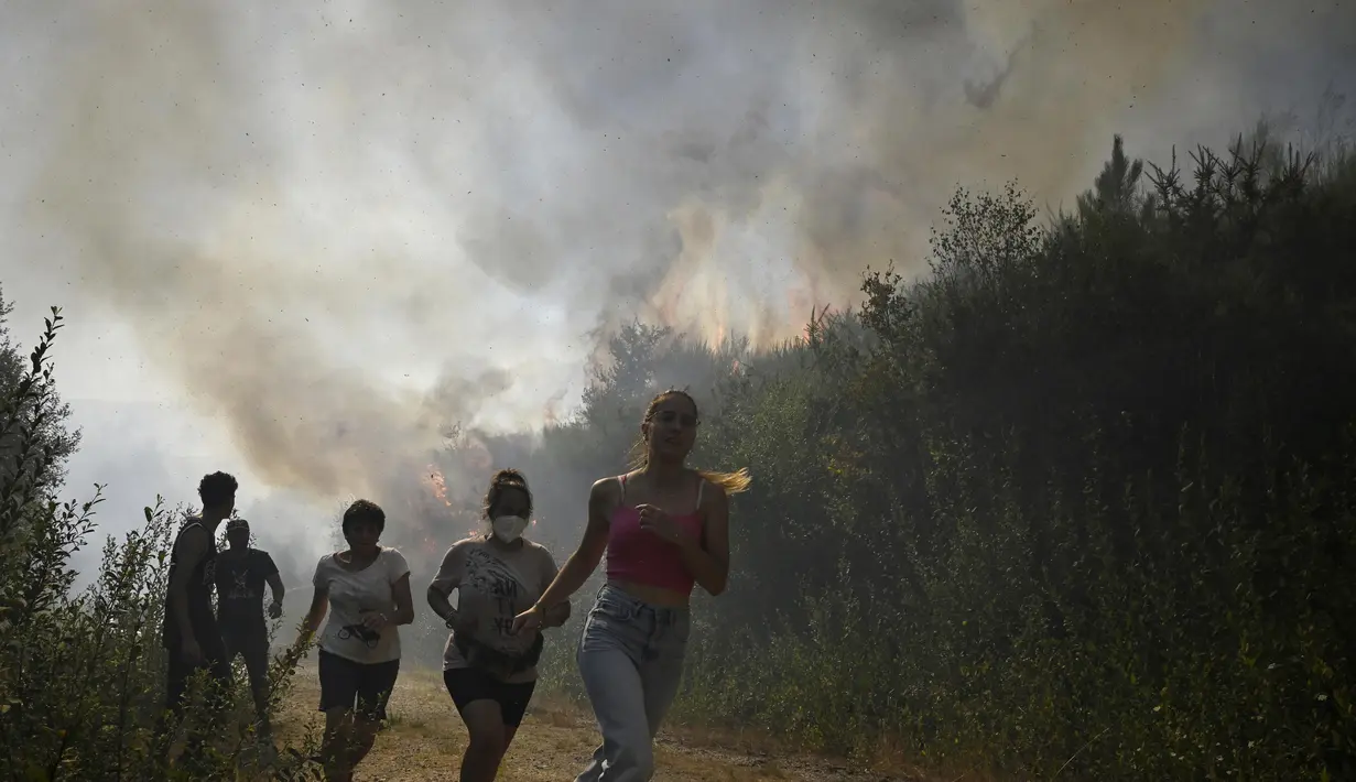 Badan Meteorologi Nasional Spanyol Aemet mengatakan suhu diperkirakan akan mencapai 45 derajat Celcius (113 Fahrenheit) di beberapa wilayah. (MIGUEL RIOPA/AFP)