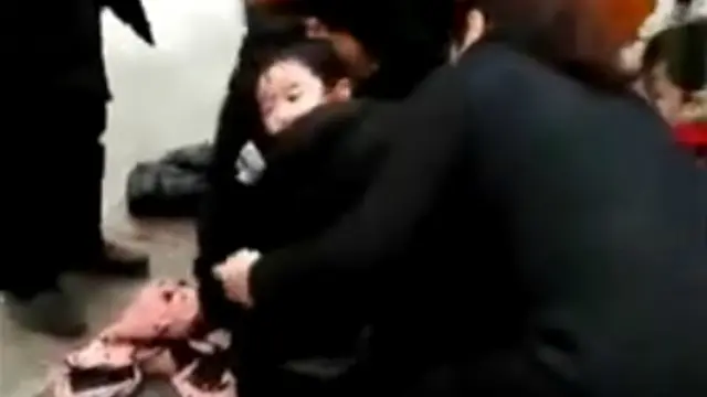 Aksi 12 Warga Untuk Selamatkan Keluarga yang Tercebur Danau Es