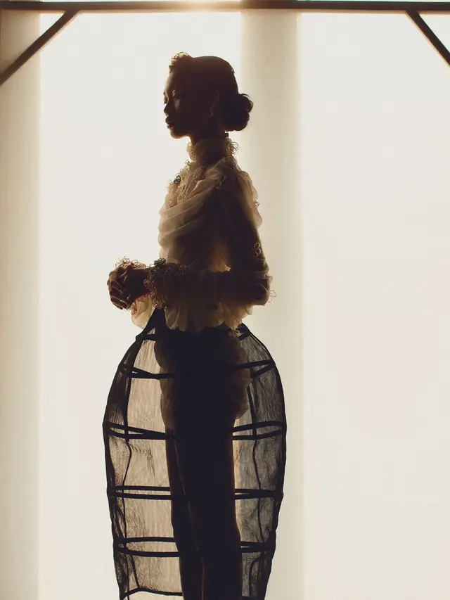 Nila Baharuddin Rilis Koleksi Spring/Summer 2022, Adopsi Gaya Ikon Mode Legendaris Elsa Peretti