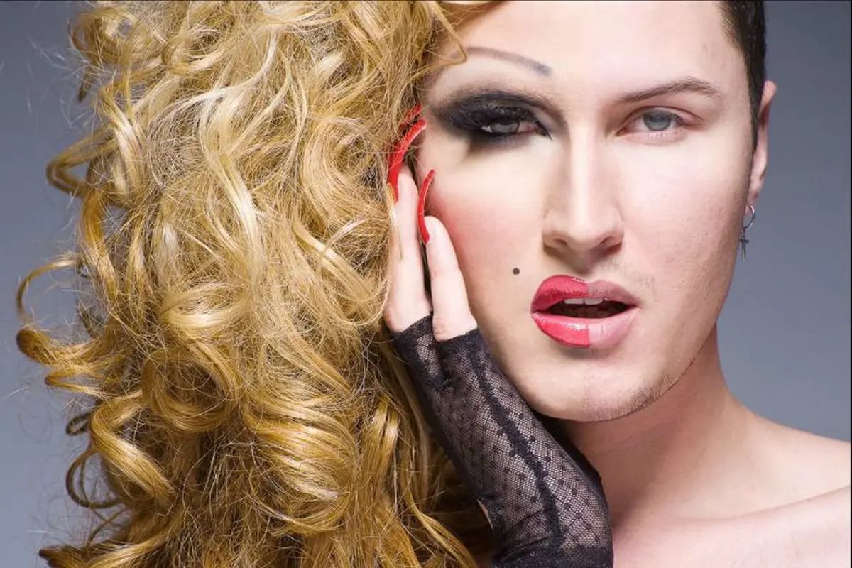 Bukan Perempuan, Tutorial Makeup Terbaik Ini Buatan Pria