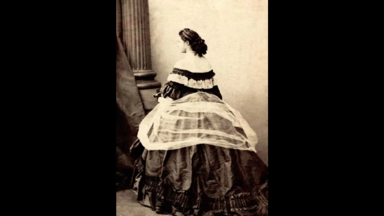 Nama La Paiva tercatat dalam sejarah sebagai PSK melarat yang menjelma jadi bangsawan kaya dan berkuasa. Ini penampilannya di tahun 1860-an.
