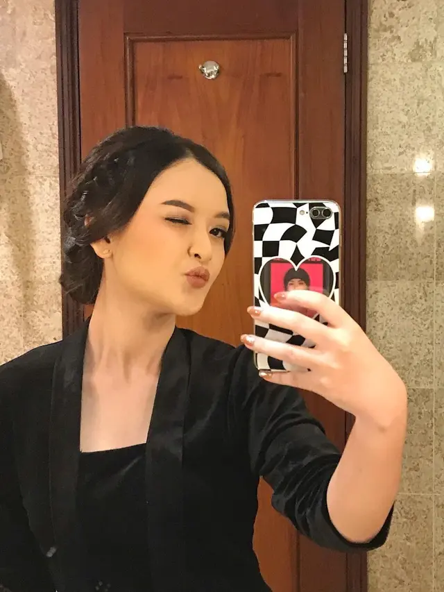 7 Potret Putri Sulung Ria Enes, Athala Rania yang Baru Saja Lulus Kuliah