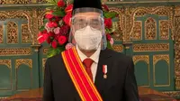 Presiden Joko Widodo (Jokowi) menganugerahi tanda jasa dan tanda kehormatan kepada Budi Karya Sumadi atas jasanya saat menjabat sebagai Menteri Perhubungan 2016-2019. (Ist)