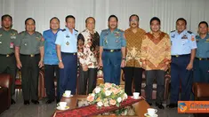 Citizen6, Cilangkap: Kunjungan ini dalam rangka silaturahmi dan rencana pelaksanaan Hari Raya Nyepi yang akan diselenggarakan di Mabes TNI Cilangkap. (Pengirim: Badarudin Bakri)