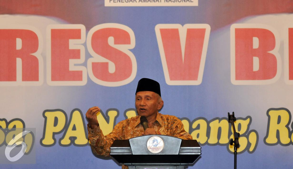Ketua Dewan Pertimbangan PAN, Amien Rais memberikan pidato politiknya saat  menghadiri acara Pembukaan Kongres BM PAN di Jakarta, Sabtu, (20/8). Acara Kongres ini di buka hari ini dan dilaksanakan hingga 22 Agustus mendatang. (Liputan6.com/Johan Tallo)