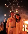 Annisa Pohan dan AHY Ikut Terbangkan Lampion di Borobudur saat Hari Waisak. [@agusyudhoyono]