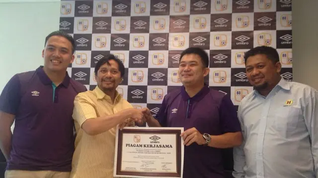 Barito Putera dan Umbro