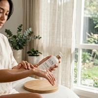 Rutin Pakai Body Lotion, Cara Sederhana Bikin Kulit Tetap Lembap dan Kenyal