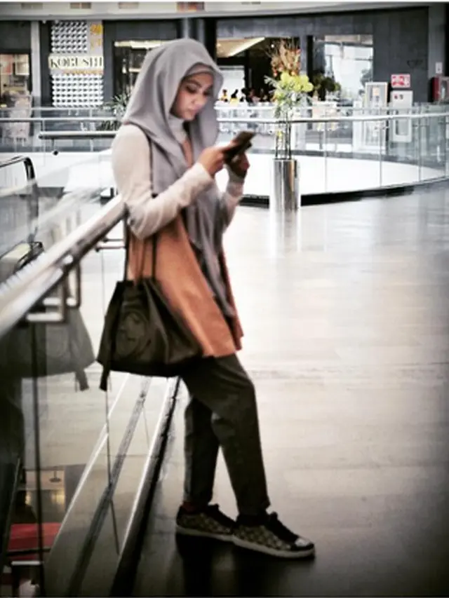 [Bintang] Rina Nose Berhijab