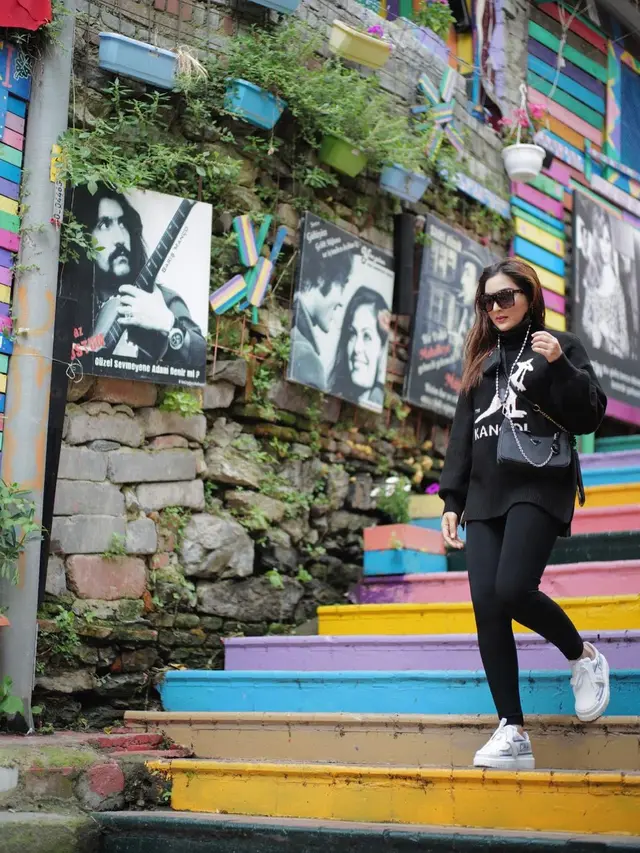 Gaya Outfit Ashanty Selama Liburan di Turki, Curi Perhatian. (Sumber: Instagram/ashanty_ash)