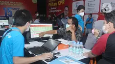 Konsumen memilih unit klaster Hive @ Himalaya dan Hive @ Parc di Lippo Karawaci Barat, Tangerang, Sabtu (30/10/2021). Klaster dengan target pasar kaum urban milenial yang menyukai simplicity dan space multifungsi mengusung konsep one stop living. (Liputan6.com/HO/Firdi)