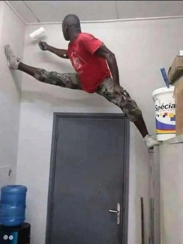 6 Aksi Freestyle Kuli Bangunan saat Kerja Ini Bikin Heran
