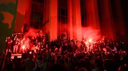 Kemenangan di final Liga Champions 2024/2025 membawa Les Parisiens mengangkat trofi paling bergengsi di kancah sepak bola antarklub Eropa untuk pertama kalinya dalam sejarah klub. (Hugo MATHY/AFP)