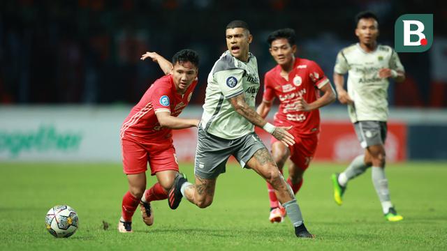 Foto: Persija Jakarta Kalahkan Persib Bandung 2-0