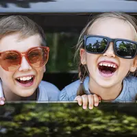 Ikuti tips-tips berikut untuk menjaga mood anak tetap happy meski dalam perjalanan jauh. (Foto/Dok: freepik.com/rawpixel)