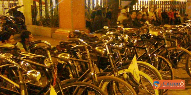 Bersepeda Malam di Yogyakarta