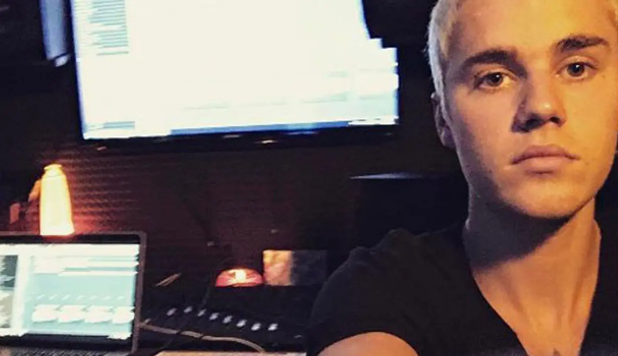 Saat mendengar kabar Selena Gomez dan The Weeknd menjalin kasih rumornya Justin sempat termakan api cemburu. Ia mengatakan hubungan mantan pacarnya itu dan The Weeknd hanya setting-an. (Instagram/justinbieber)