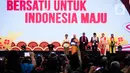 Enam pemuka agama memimpin doa bersama saat menghadiri Perayaan Imlek Nasional 2020 di ICE BSD Tangerang Selatan, Kamis (30/1/2020). Perayaan Imlek Nasional 2020 mengangkat tema "Bersatu untuk Indonesia Maju". (Liputan6.com/Faizal Fanani)