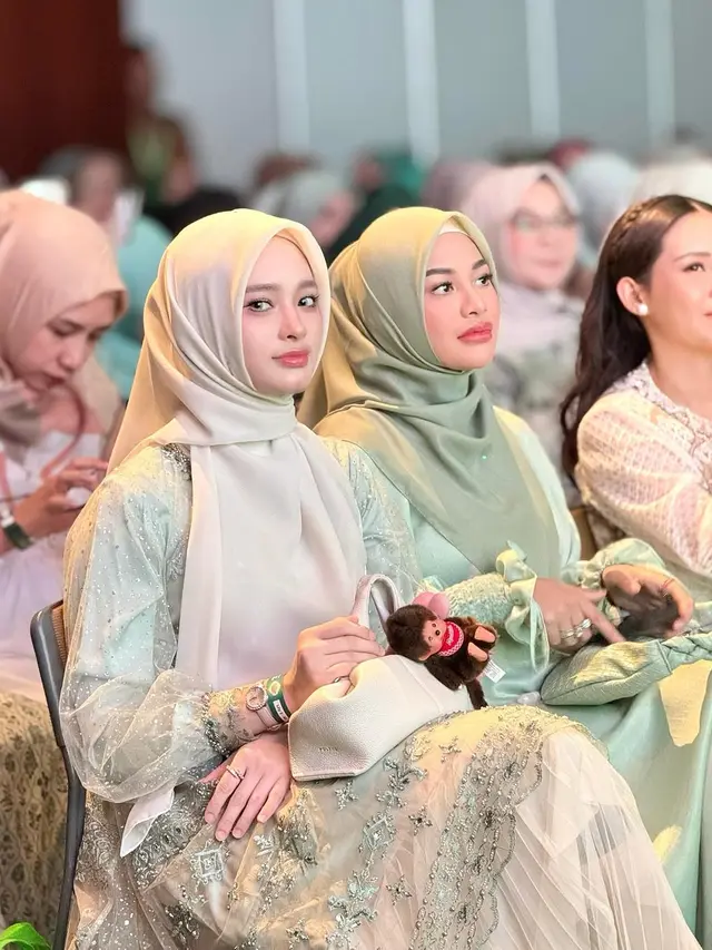 6 Penampilan Artis di Kajian Ustaz Hilman Fauzi, dari Inara Rusli hingga Kiky Saputri