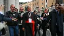 Sebelumnya, para kardinal Gereja Katolik berkumpul dalam pertemuan yang digelar sejak Sabtu (3/5/2025) di Vatikan. Tampak dalam foto, Kardinal Peter Ebere Okpaleke dari Nigeria saat tiba untuk menghadiri pertemuan kongregasi di Vatikan, pada 5 Mei 2025. (Andreas SOLARO/AFP)Pertemuan menjadi bagian dari rangkaian "kongregasi umum" yang diadakan menjelang konklaf untuk pemilihan paus baru. Tampak dalam foto, Kardinal Argentina Angel Sixto Rossi saat tiba untuk menghadiri pertemuan jemaat di Vatikan, pada 5 Mei 2025. (Andreas SOLARO/AFP)