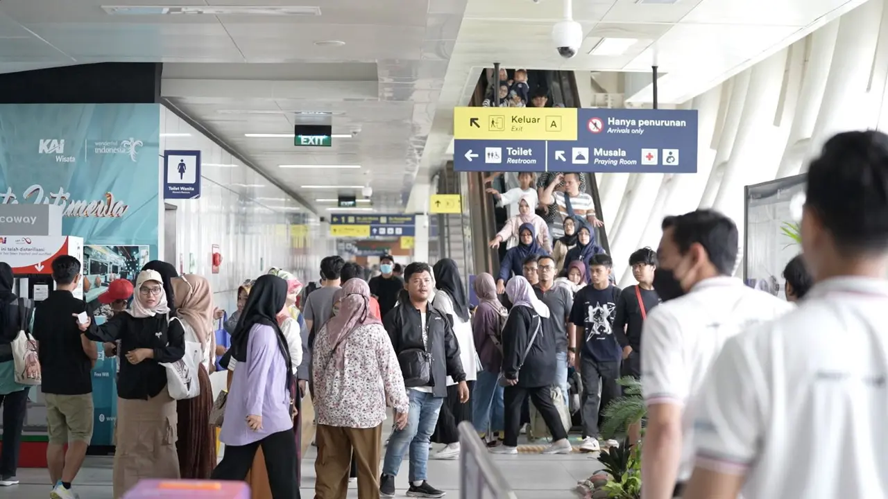 PT KAI (Persero) mencatat lonjakan pengguna LRT Jabodebek selama dua hari pergantian tahun 2024 ke 2025. (Foto: istimewa)