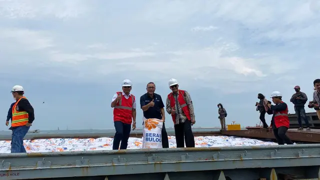 Menteri Perdagangan, Zulkifli Hasan menyatakan impor beras untuk menambah cadangan beras Bulog yang berkurang banyak, paska operasi pasar yang dilakukan Bulog.