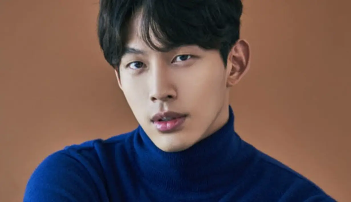 Dalam video yang diunggah YouTuber Lee Jin Ho ini menyebutkan jika ia mendapatkan informasi langsung dari seseorang yang diperkirakan suami dari wanita tersebut. Tak hanya itu saja, suami dari wanita tersebut juga mengklaim jika keluarganya mulai pecah karena dugaan perselingkuhan. (Liputan6.com/Koreaboo)