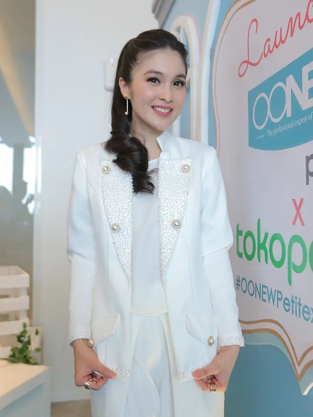 [Fimela] Sandra Dewi