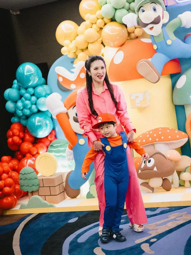 6 Potret Sandra Dewi Saat Main Bersama Anak Pertamanya Raphael Moeis