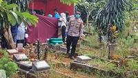Makam Bocah 4 Tahun yang Meninggal Disiksa Ibu Tiri Dibongkar, Polisi Temukan Penyiksaan Mengerikan