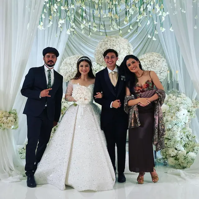 6 Momen Artis Hadiri Resepsi Pernikahan Caesar Hito dan Felicya Angelista