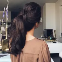 Kuncir kuda yang nggak biasa. (via: instagram/@sarahangius)