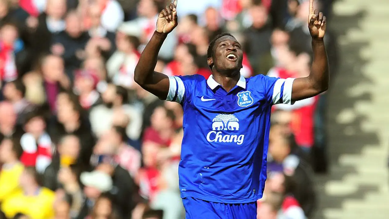 Striker Everton Romelu Lukaku rayakan gol ke gawang Arsenal