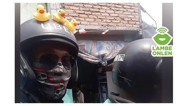 6 Momen Apes saat Pakai Helm Ojek Online Ini Bikin Ngelus Dada