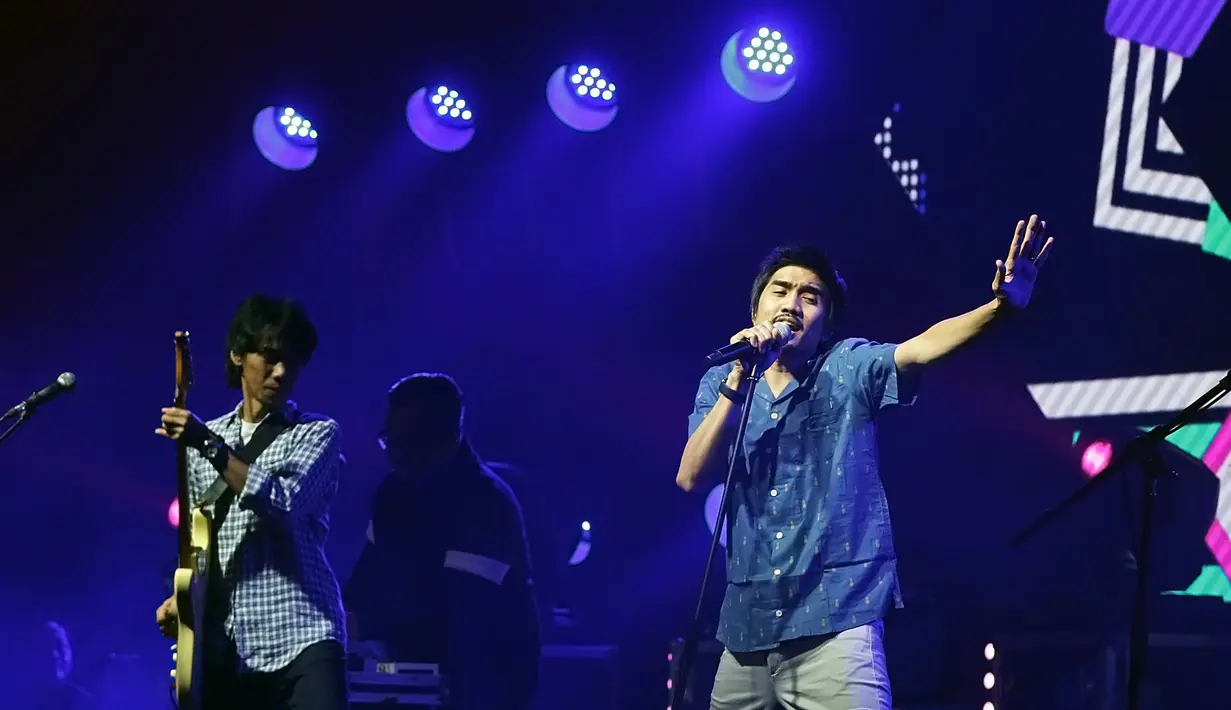 Sheila On 7 konser tunggal bertajuk A Night With Sheila On 7 di Gandaria City, Jakarta Selatan pada Kamis (5/12/2019) malam. (Bambang E Ros/Fimela.com)