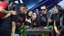 Beberapa lagu hitsnya juga dibawakan oleh Tantri dan kawan-kawan. Diantaranya adalah Pelan Pelan Saja, Tendangan dari Langit dan masih banyak lagi lagu hits mereka. (Bambang E. Ros/Bintang.com)