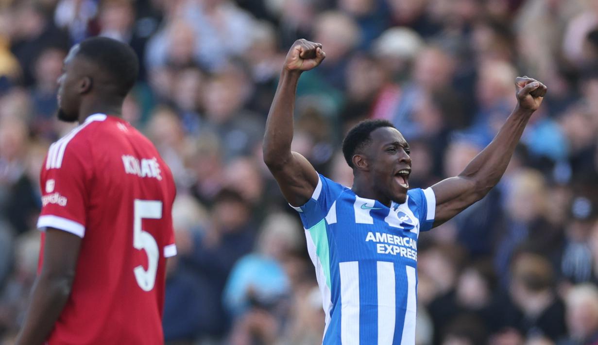 Pemain Brighton & Hove Albion, Danny Welbeck, melakukan selebrasi setelah mencetak gol ke gawang Liverpool pada lanjutan Liga Inggris di AMEX Stadium, Sabtu (21/3/2026) malam WIB. (AP Photo/Ian Walton)