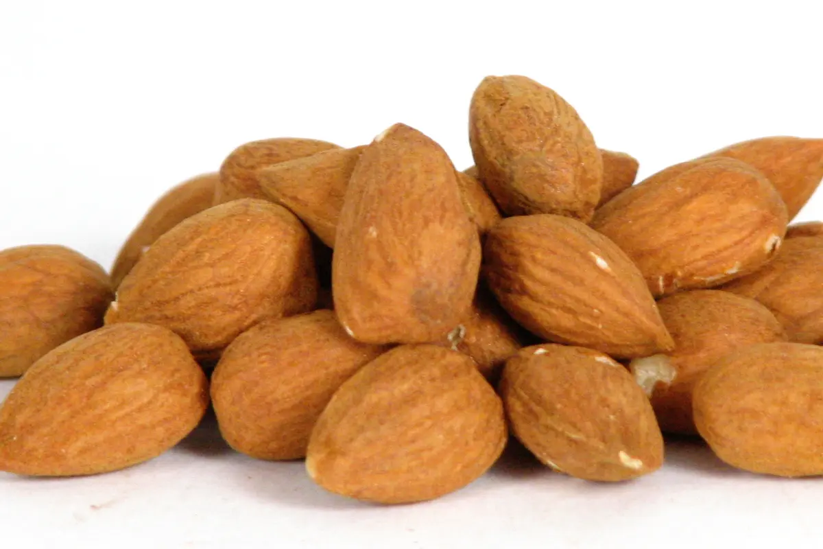 Rahasia Cantik di Balik Sebutir Almond