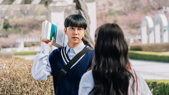 Lee Seung Gi dan Lee Se Young. (Foto: AllKpop)